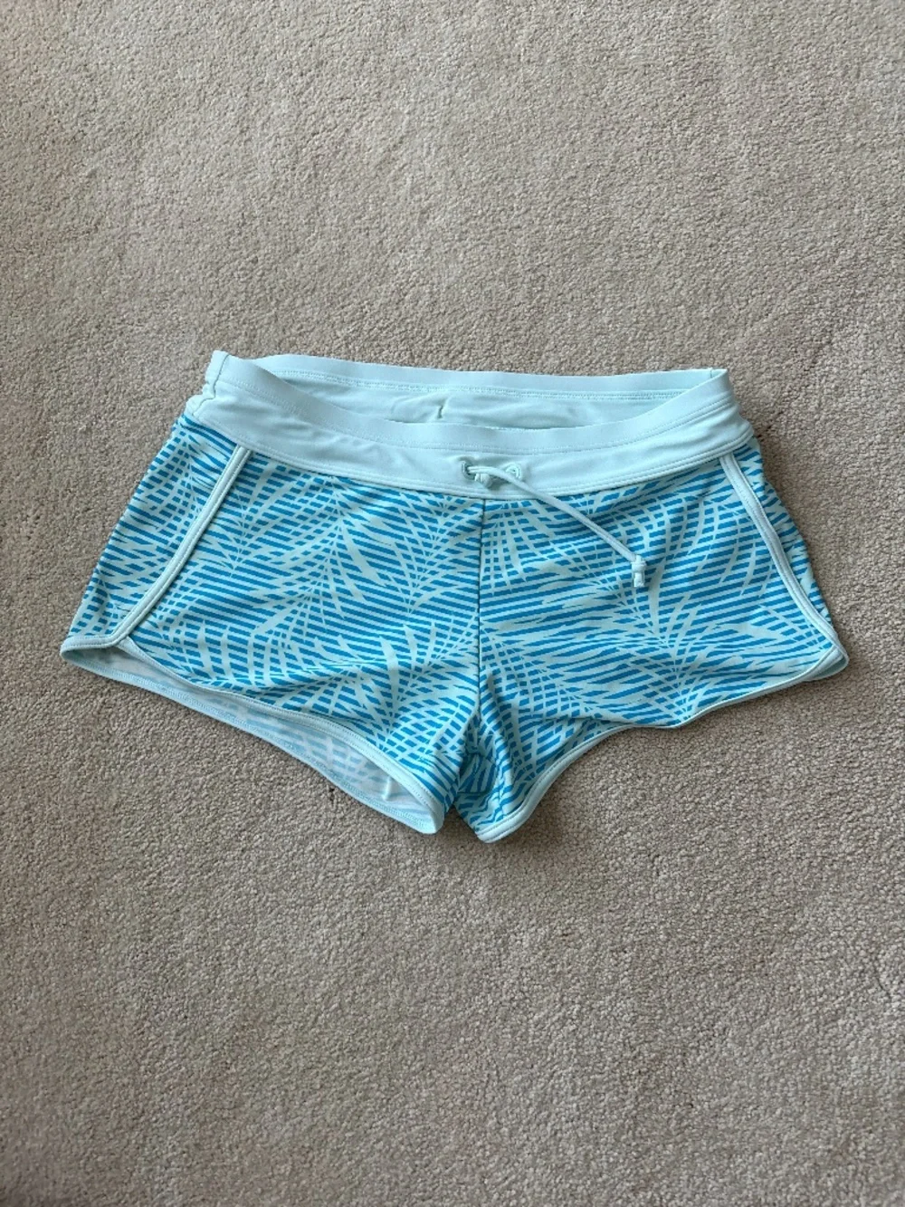 Athleta cannonball 2.0 short girls size 14/XL